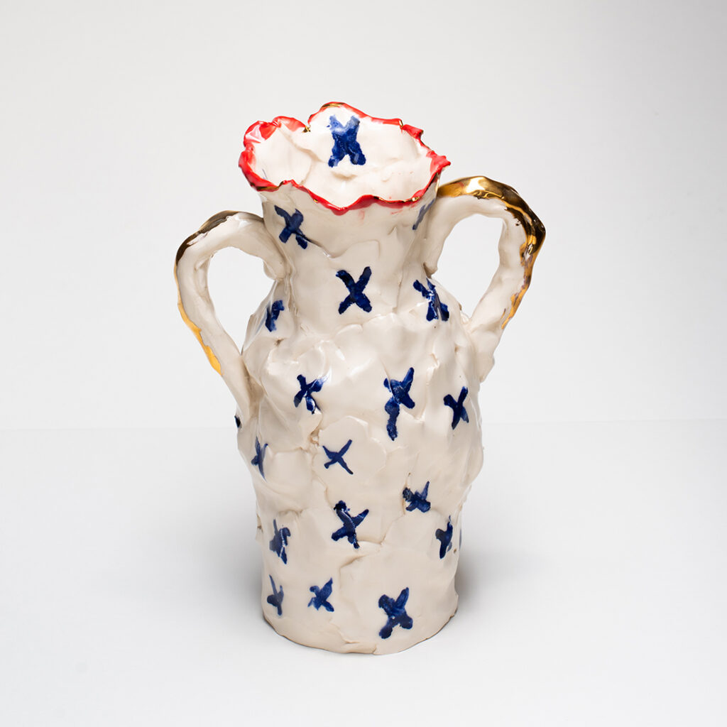 Happy Vase with Cross eyes - Faye Hadfield - contemporary Art - Ceramic art - Florian Daguet-Bresson